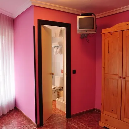 Reconquista בית הארחה 3*