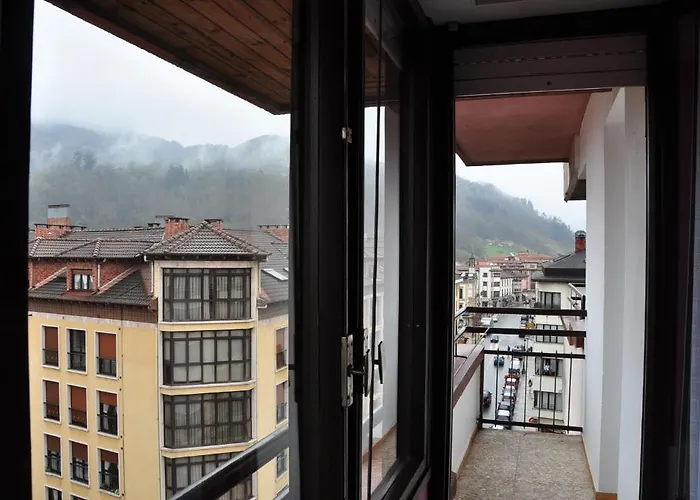 Pensión Reconquista 3*