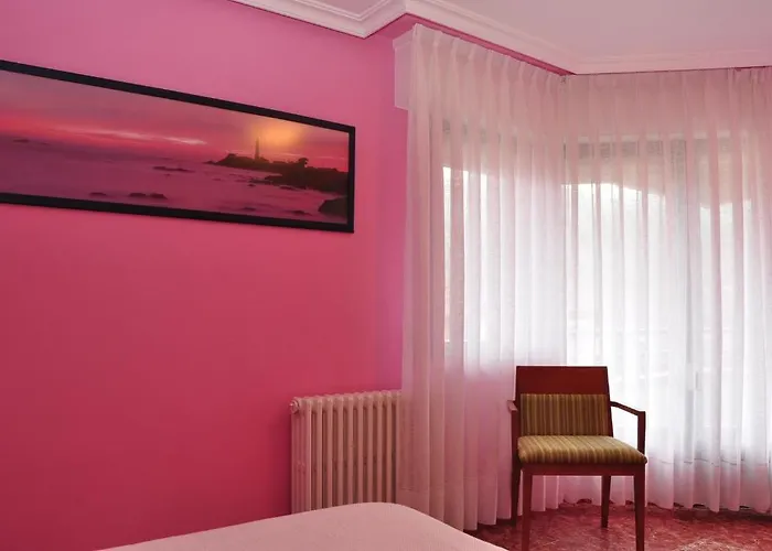 Pensión Reconquista 3*