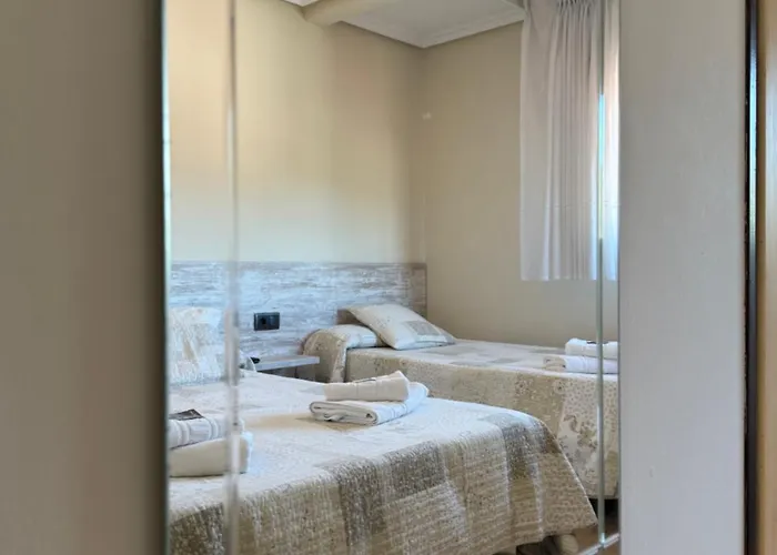 Pensión Reconquista 3*