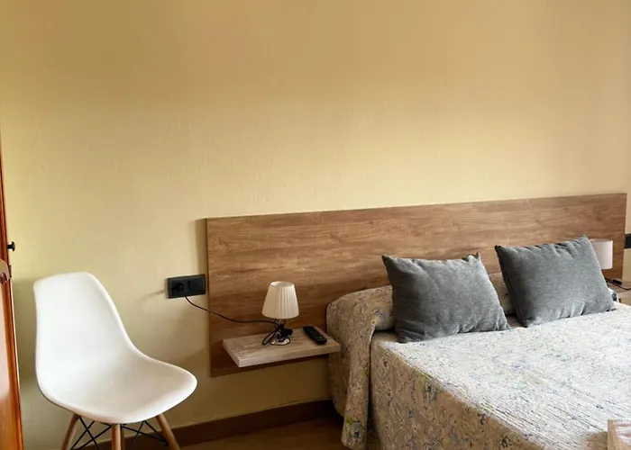 Pensión Reconquista 3*