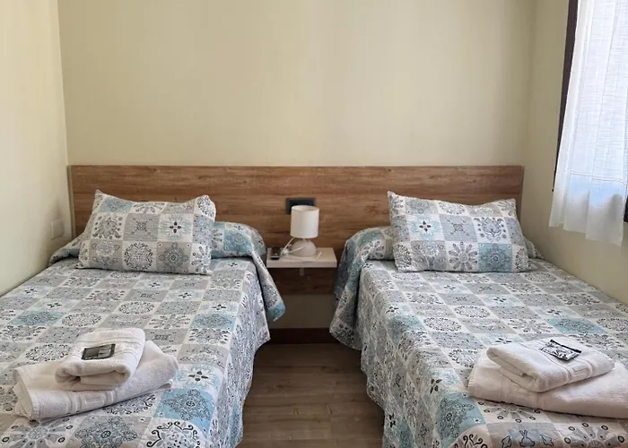 Pensión Reconquista 3*