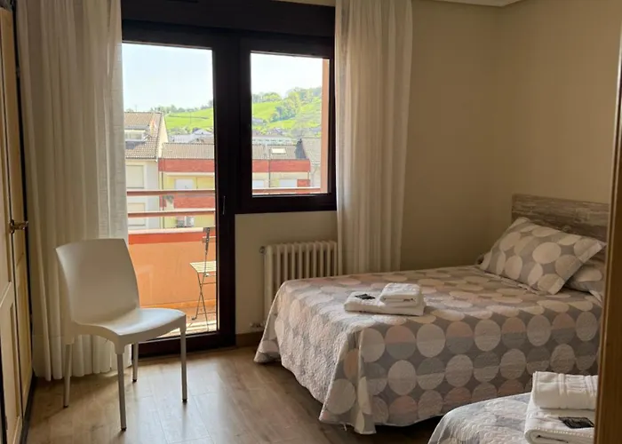 Pensión Reconquista 3*